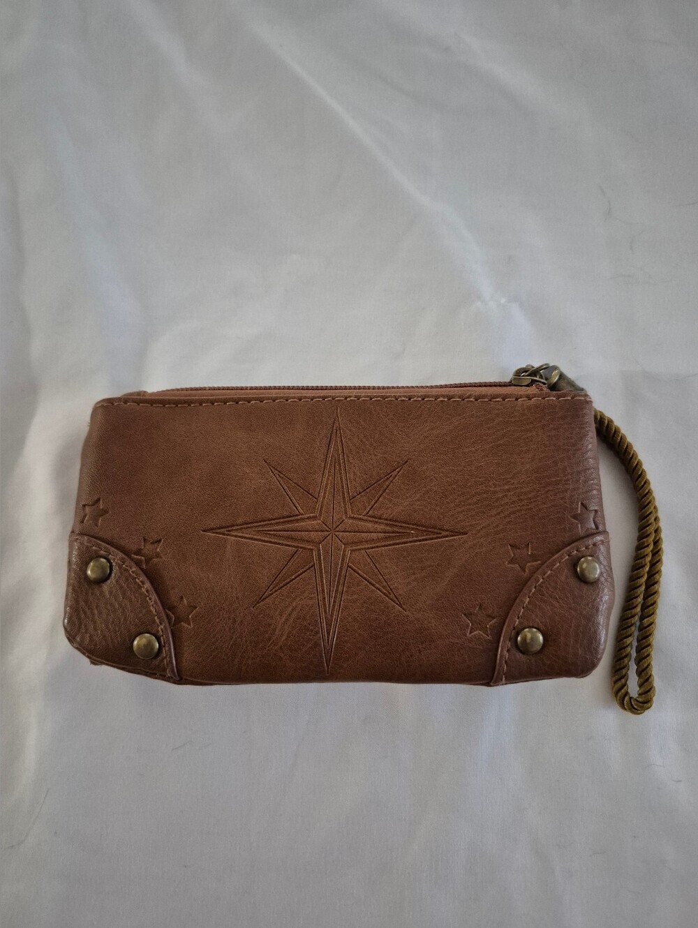 DC Comic Wonder Woman Brown Faux Leather Wristlet Wallet - Picture 2 of 6
